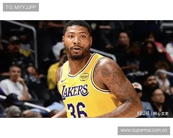 以斯马特命中第4记三分湖人领先最大分差达到7分